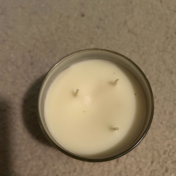 NEW Bath and Body Works Spiced Gingerbread 3-Wick Candle - Picture 4 of 4